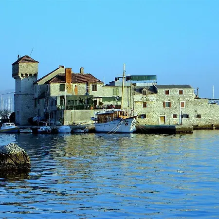Lucija 公寓 Kaštela