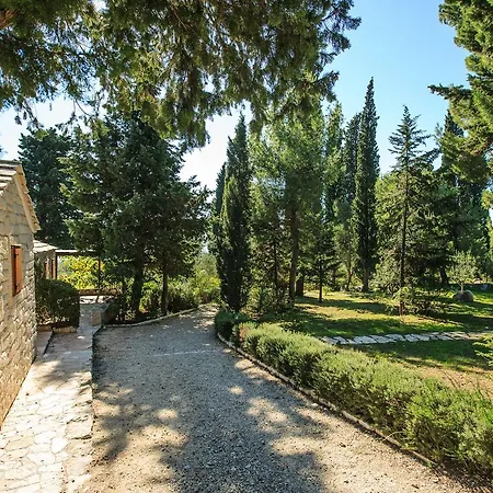 Lucija * Kaštela